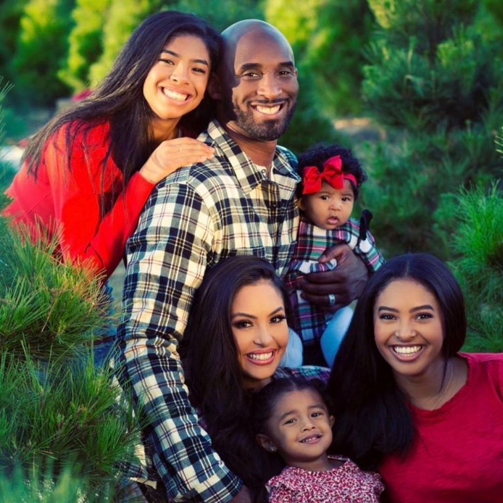 Kobe Bryant junto a su familia.