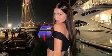 Zaira Nara llegó a Ibiza y lució una bikini muy original de escote asimétrico que revolucionó Instagram