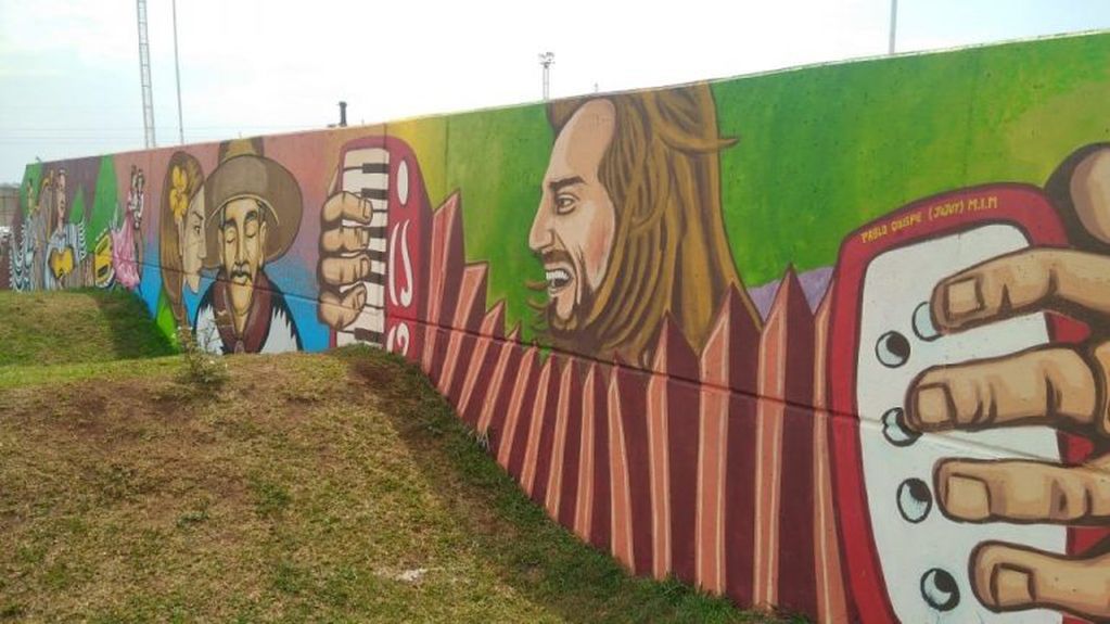 Chango Spaciuk en el Mural más grande del Mundo en la Costanera de Posadas. (Misiones Online)