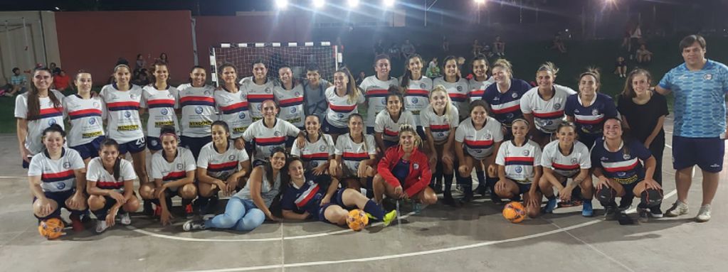Los planteles de Futsal femenino de Primera A y B del club Mendoza de Regatas siguen trabajando a pleno para sus competencias.