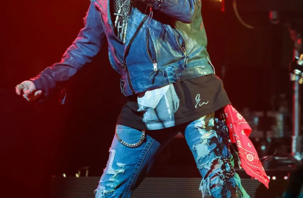 Singer Axl Rose of Guns N' Roses performs at the 6th Annual Revolver Golden Gods Award Show at Club Nokia on April 23, 2014 in Los Angeles, California. (Photo by Paul A. Hebert/Invision/AP) eeuu los angeles axel rose premios Revolver Golden Gods Award Show