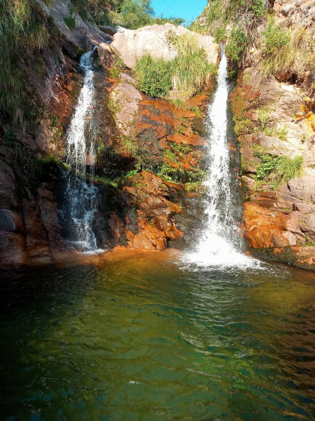 La cascada tiene unos 9 metros de altura y una olla de aguas frescas y cristalinas. (Foto: Andrea Molina)