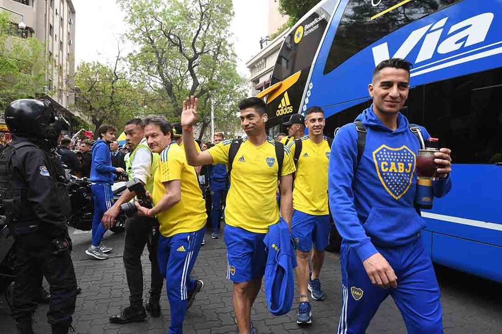 Llegada a Mendoza del plantel de futbol del club Boca Juniors, donde se enfrentará a Quilmes por la copa Argentina en el estadio Malvinas Argentinas.