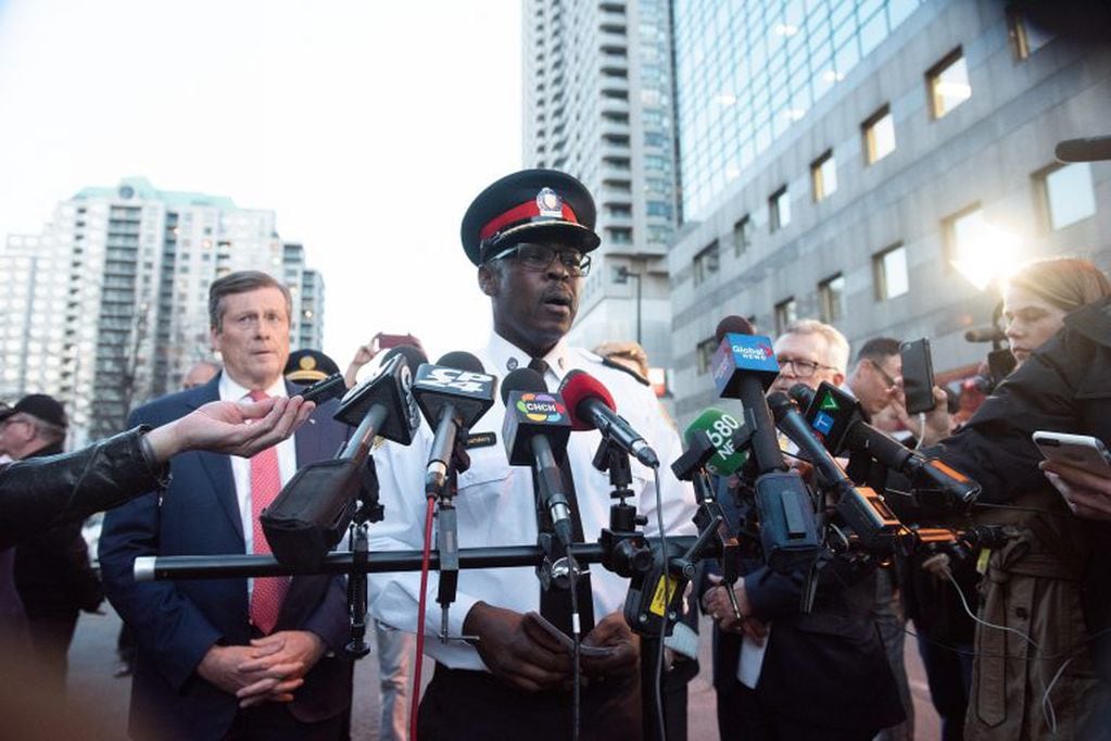El jefe de la Policía de Toronto, Mark Saunders habla a los medios en Toronto, Canadá, en el lugar en el que una camioneta atropelló a un grupo de peatones. Foto: Victor Biro/ZUMA Wire/dpa