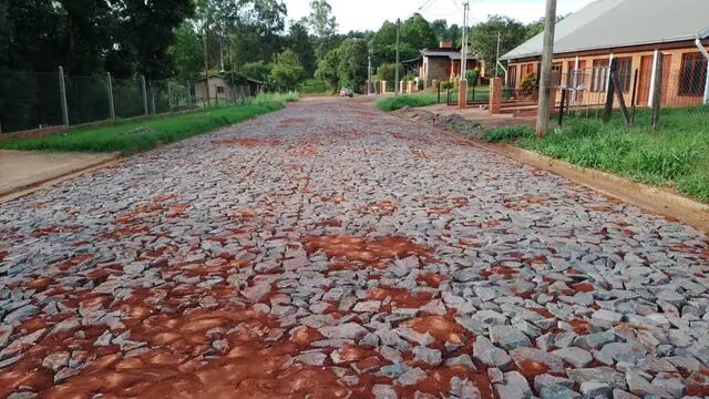 Avanzan obras de empedrado en varios barrios de Eldorado