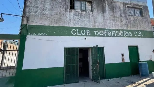Jóvenes por Pérez pintaron la fachada del Club Defensores de Cabín 9
