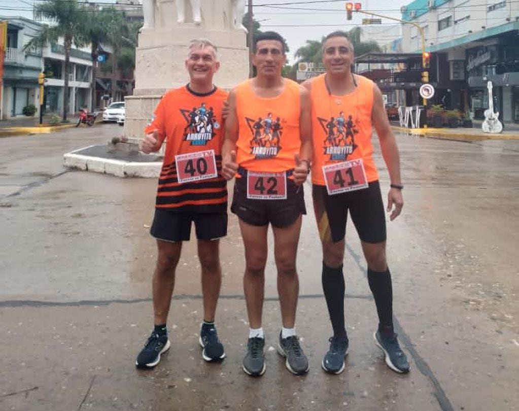 Pablo Lario, Miguel Brochero y Sergio López Arroyito Corre en Morteros