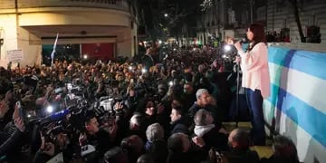 Cristina Kirchner habló a los militantes desde su vivienda en Recoleta.