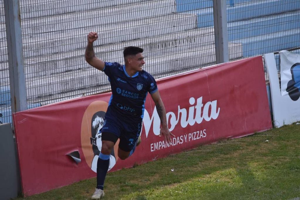 Juan Cruz Esquivel, pretendido por Talleres, abrió el marcador en la cancha de Atlético de Rafaela