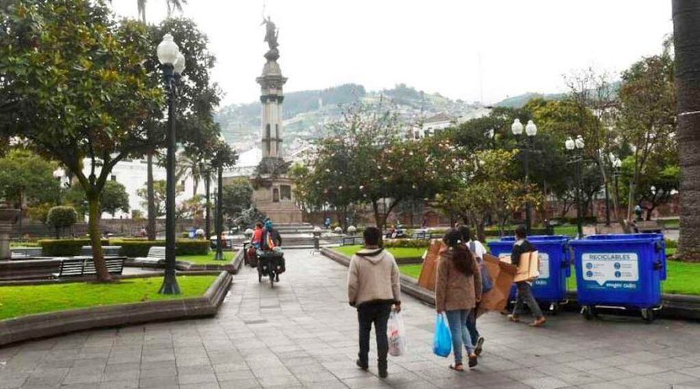 La gente sigue circulando casi normalmente en Quito, a pesar de la cuarentena (Facebook)