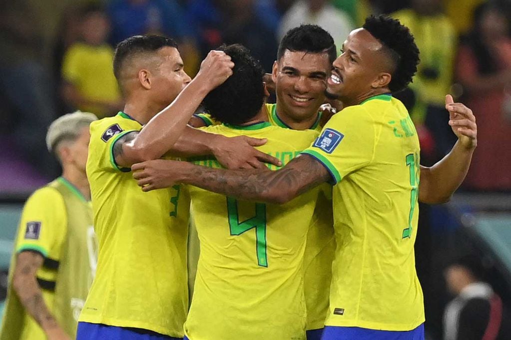 Los jugadores de Brasil festejan el gol convertido al seleccionado de Suiza