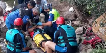 Hombre herido tras caer de unos siete metros de altura en Cuesta Blanca.
