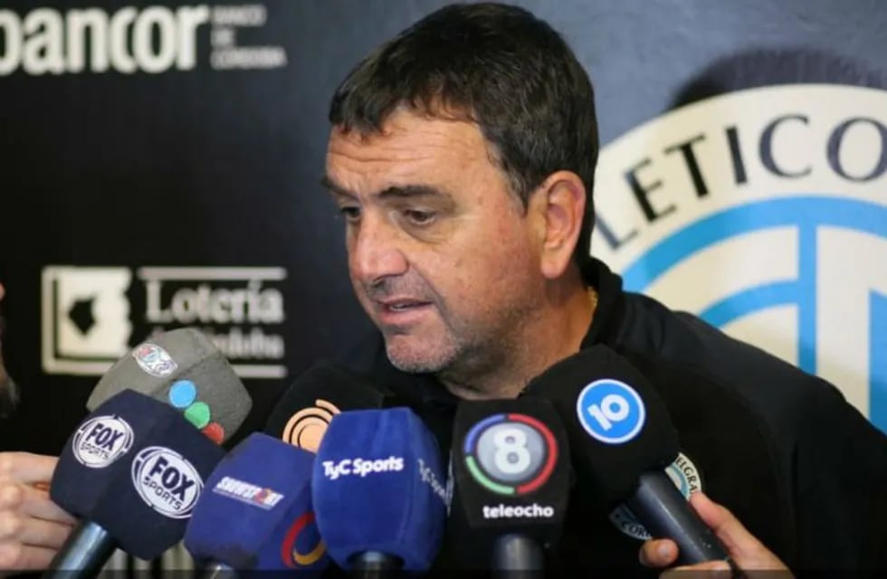 Diego Osella es el nuevo entrenador de Belgrano y así se presentaba en Villa Esquiú.