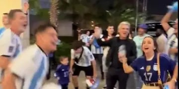 El enardecido festejo de las familias de los jugadores argentinos.