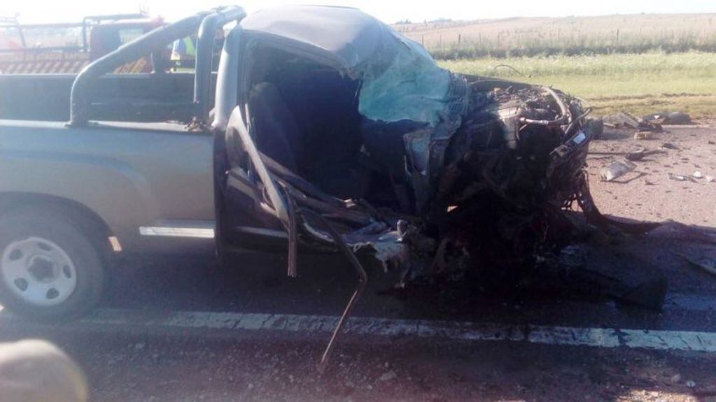 La camioneta terminó con severos daños y su conductor internado con heridas graves (Infotec)