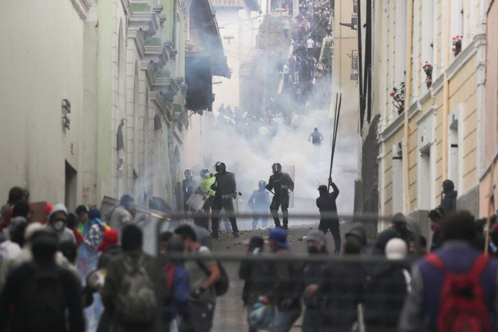 La policía reprimió con balas de goma y gases lacrimógenos a los manifestantes. Foto: REUTERS/Ivan Alvarado.