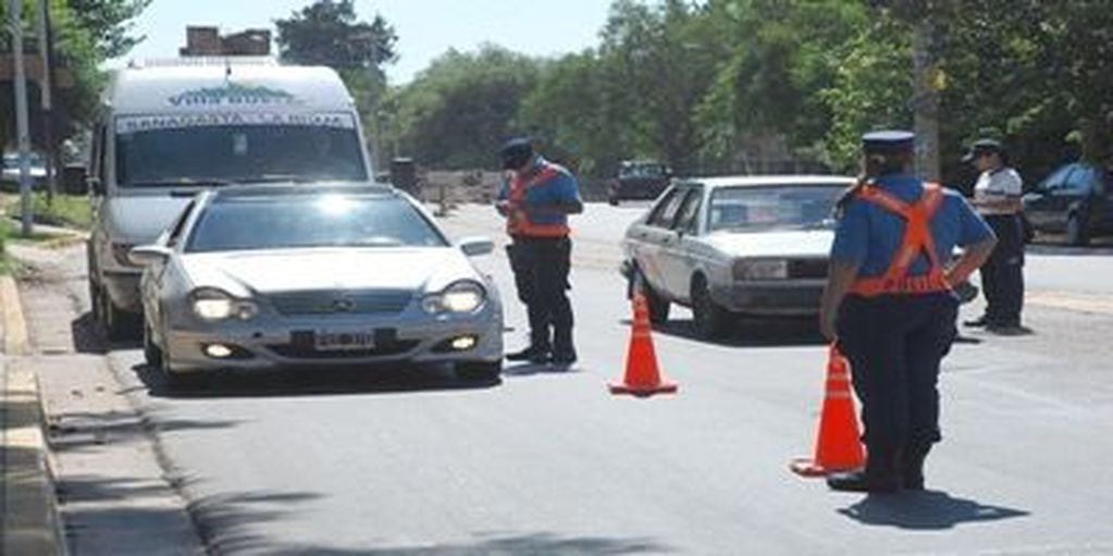 Operativo vehicular efectuado en la Ruta 75 por parte de la Policia