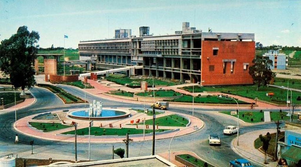 Una imagen de la Casa de Gobierno en 1965 (Fototeca Bernardo Graff)