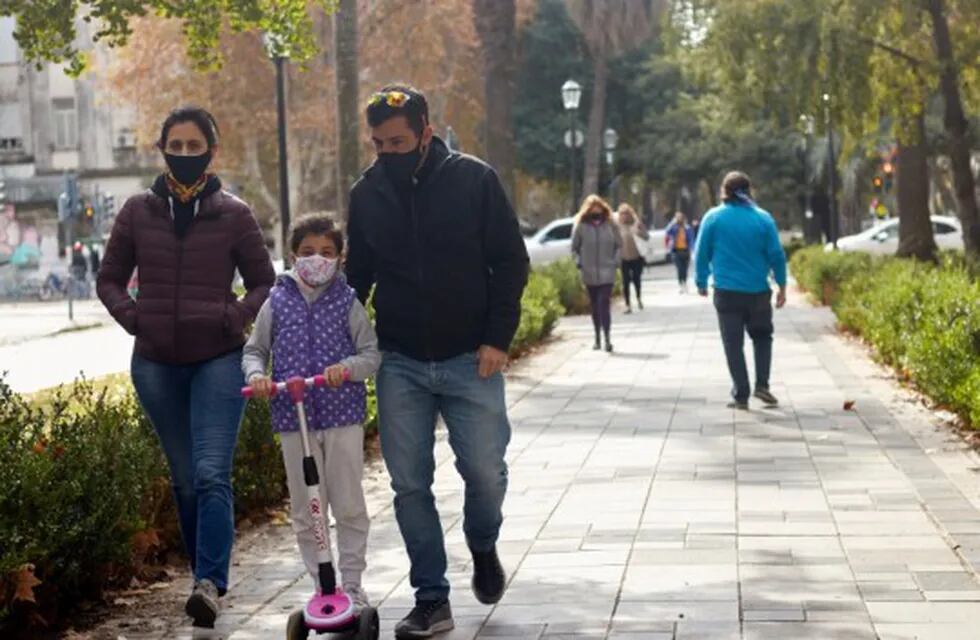 Se autorizan caminatas para el finde largo, pero no la actividad física (Municipalidad de Rosario)