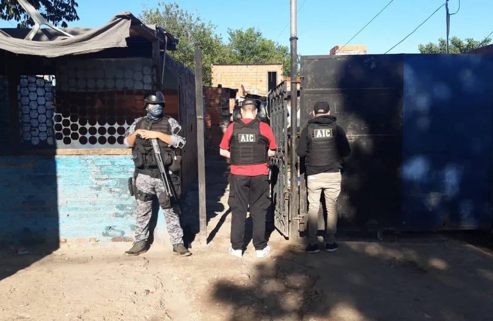 Franco B. quedó bajo arresto tras un allanamiento en El Jacarandá al 200.