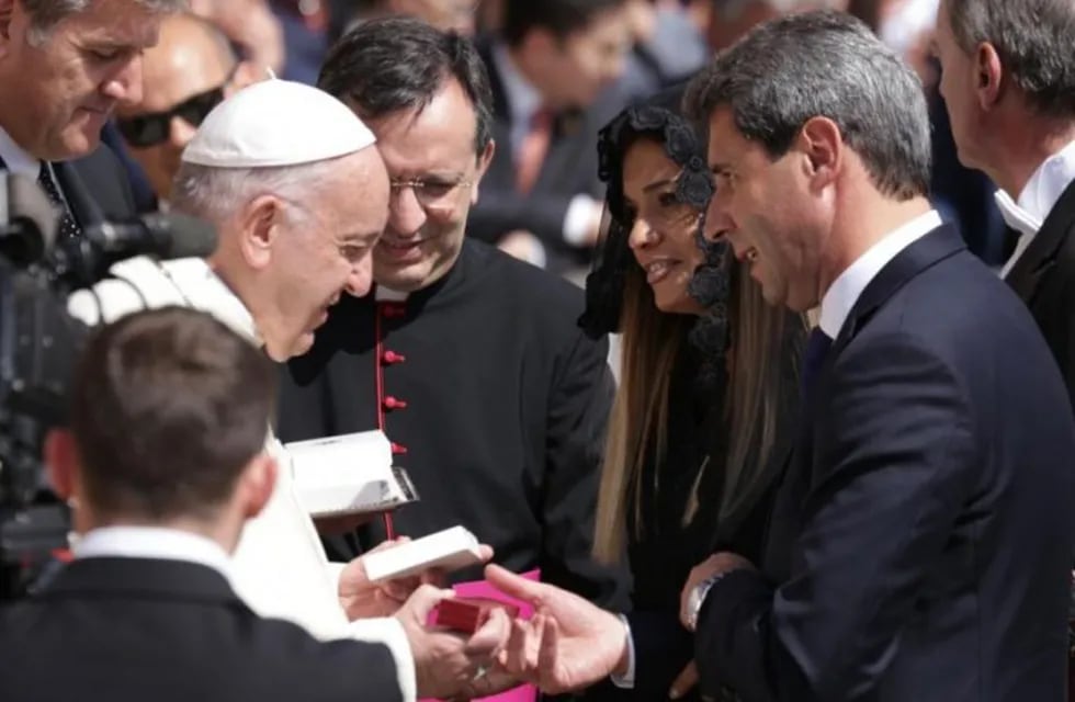 El gobernador Uñac se reunió con el Papa Francisco.