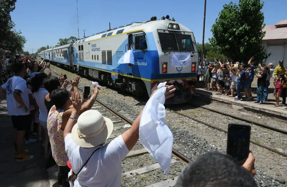 Llegó a Mendoza el primer tren de pasajeros en casi 30 años Foto Ignacio Blanco