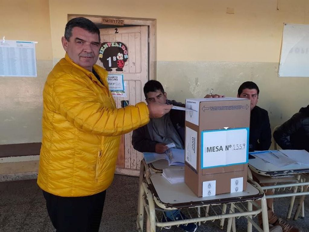Alfredo Olmedo votando (Fabián Leiva)