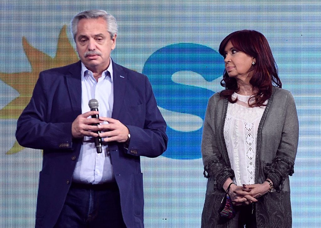 Alberto Fernández y Cristina Kirchner en el búnker del Frente de Todos, tras conocerse los resultados de las PASO. 
