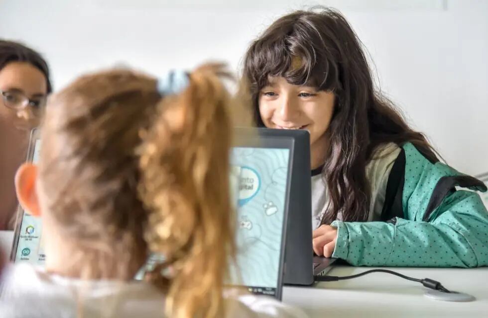 Más de mil familias se benefician con el nuevo Punto Digital en Ushuaia