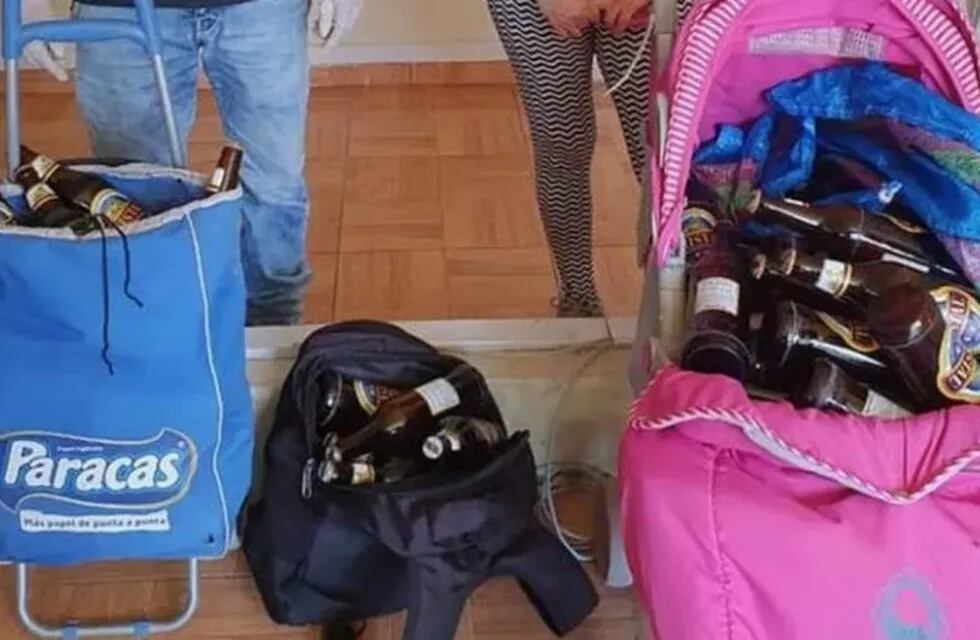Escondieron 60 cervezas en cochecito de bebé para hacer delivery en cuarentena (Foto: web)