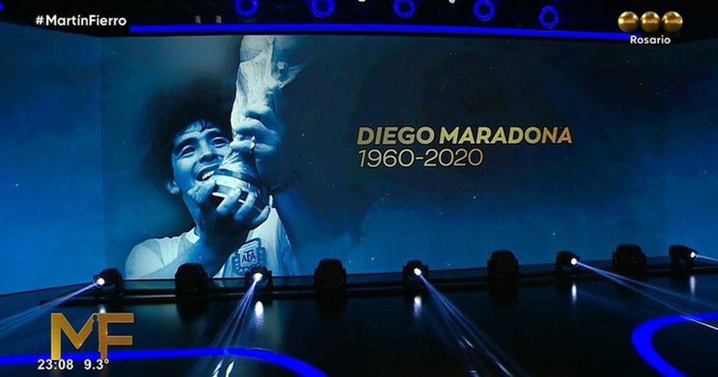 Homenaje de Maradona en los Martín Fierro 2022.