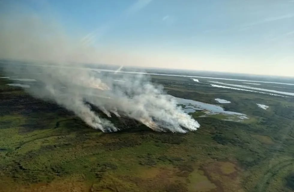 Los incendios en las islas frente a Rosario continúan sin ningún control
