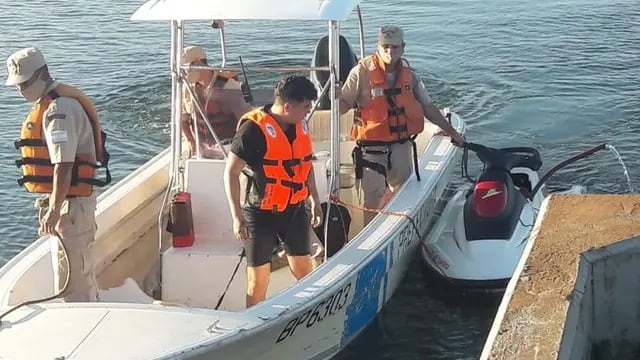 Prefectura asistió a tripulantes de una moto de agua que comenzó a hundirse en el Río Paraná