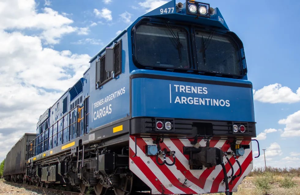 La línea San Martín, que vincula Buenos Aires con Mendoza como tren de carga, traerá 10.000 toneladas de arena a Mendoza para hacer fracking en Vaca Muerta.