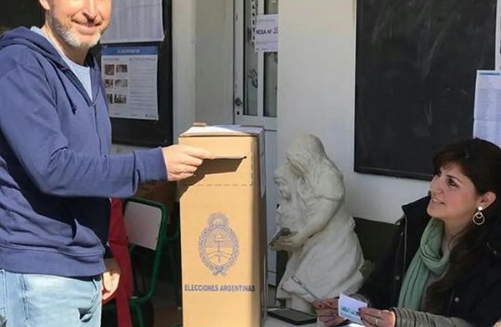 Rogelio Frigerio - Votó en Villa Paranacito\nCrédito: Facebook