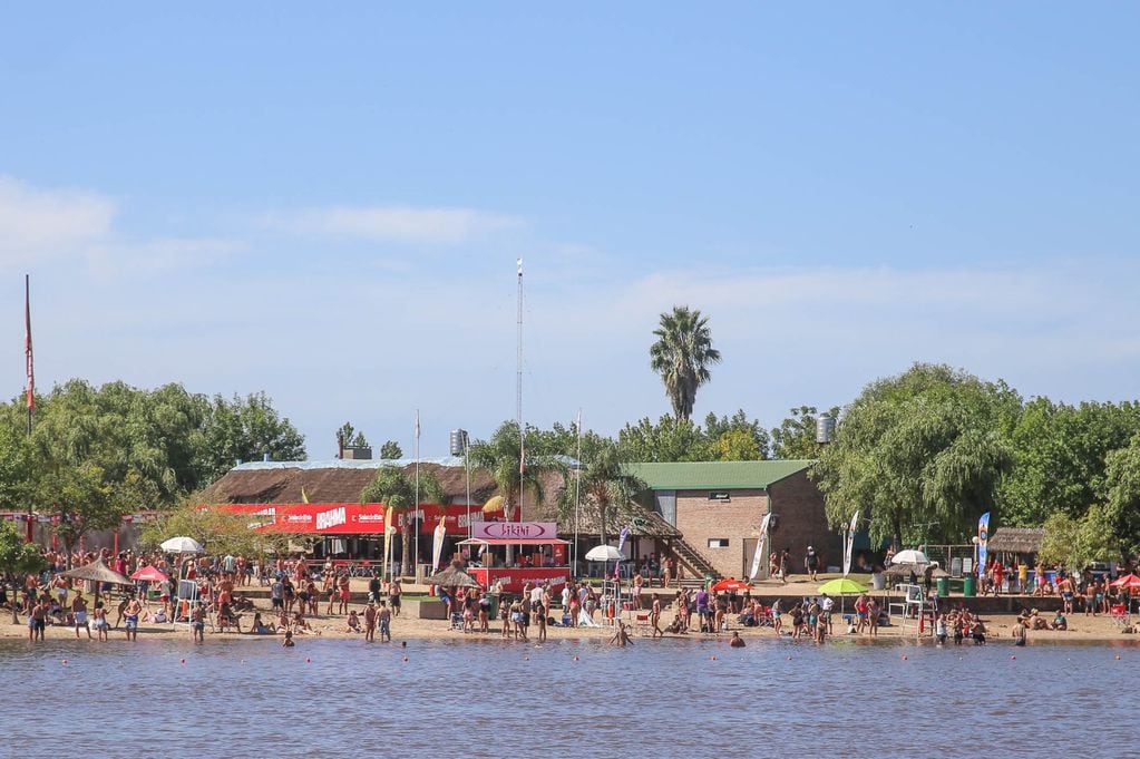 Turistas en playas y parques durante el fin de semana largo en Gualeguaychú