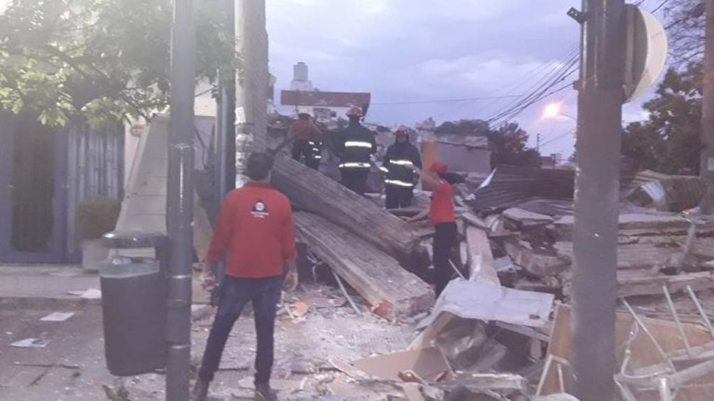 Galería de fotos explosión de una pizzería en avenida Fuerza Aérea al 1.800.