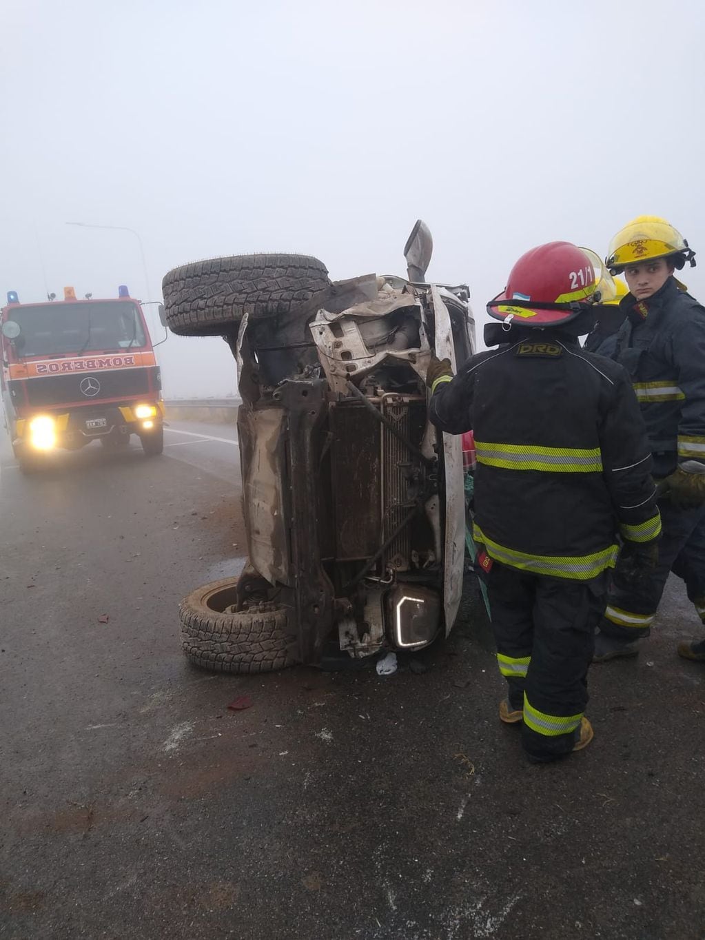 Vuelco de una camioneta en Autopista 19 Arroyito