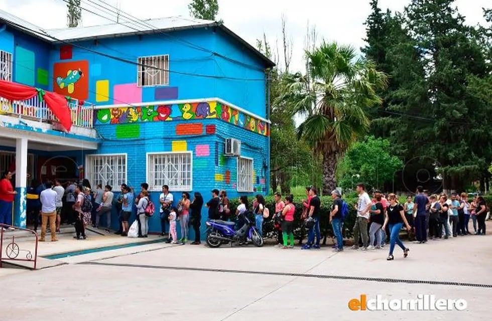 Beneficiarios del Plan Solidario reclamaron en la ex Colonia Hogar en San Luis.