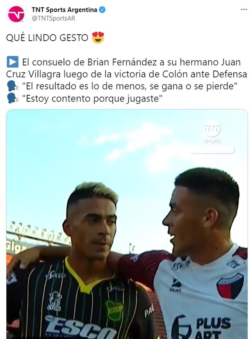Los hermanos, Brian Fernández y Juan Cruz Villagra, ya se habían enfrentado en un campo de juego en el 2020. Luego del partido se abrazaron.