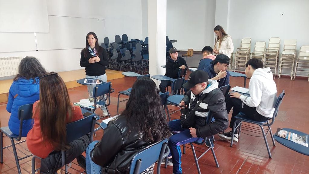 Estudiantes de La Escuela Secundaria Nº 11 de San Francisco de Bellocq visitaron Cresta