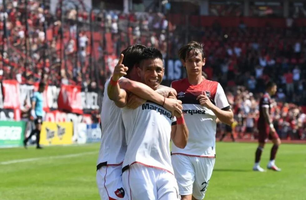 Newell´s le gana 1-0 a Lanús con gol de Víctor Figueroa.