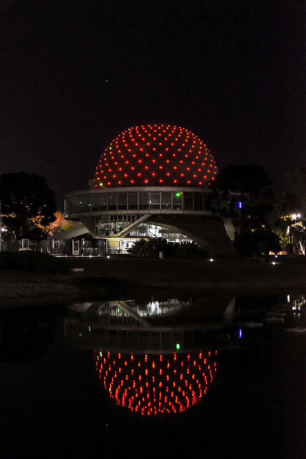 Edificios porteños teñidos de rojo por la semana Internacional contra la Explotación Sexual y la Trata de Personas (Gobierno de la Ciudad de Buenos Aires)