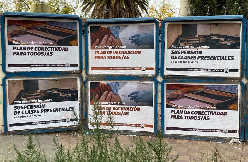 Alguno de los carteles que aparecieron en la vía pública en algunos lugares de la ciudad de Mendoza. Gentileza Héctor Ghiretti