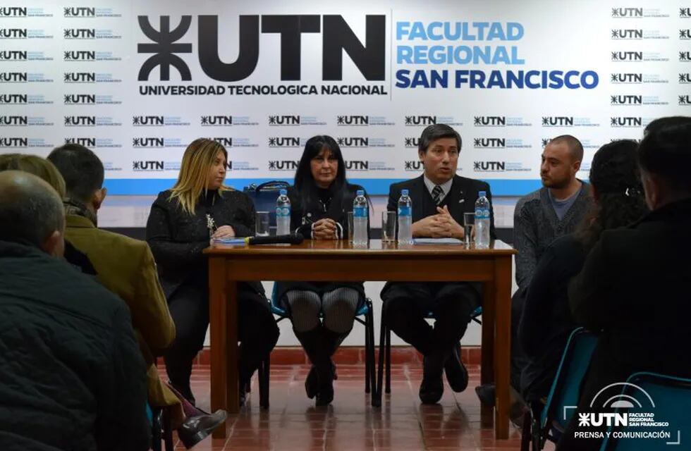 UTN San Francisco y autoridades en el lanzamiento del Programa Nexos 2