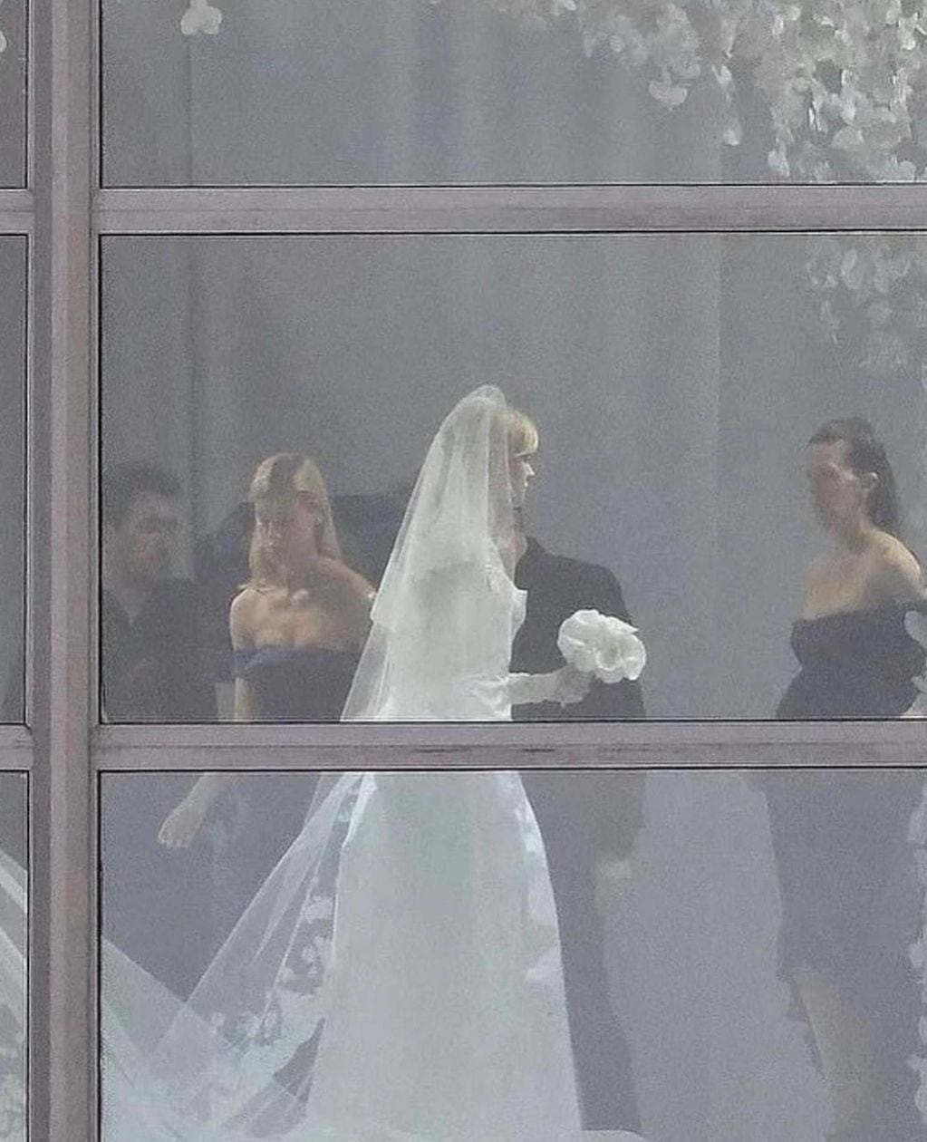 El vestido de boda de Peltz, diseño exclusivo de Valentino.