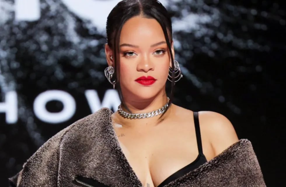 Rihanna deslumbró en el medio tiempo del Super Bowl 2023.