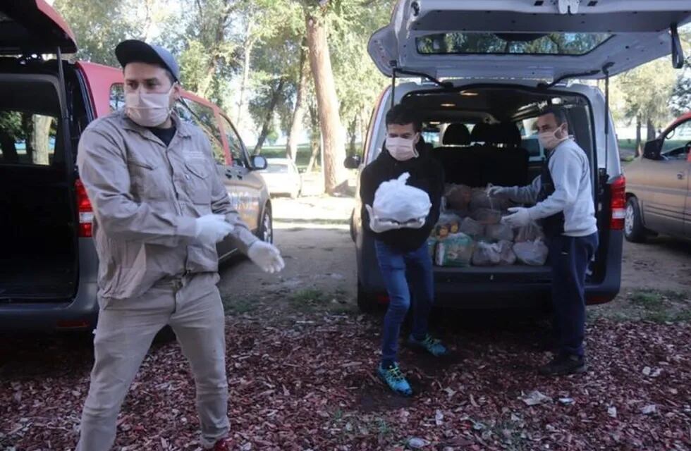 Entrega de módulos alimentarios en Carlos Paz. (Foto: Municipal).