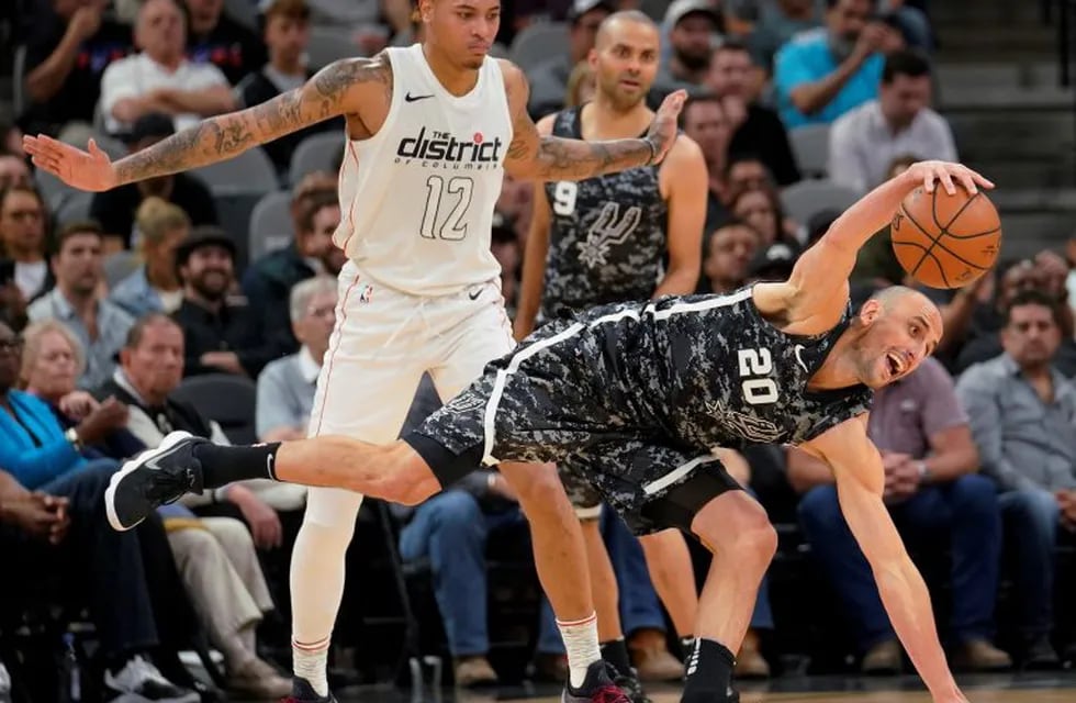 Manu Ginóbili volvió a brillar para que San Antonio Spurs sueñe con los Playoffs de la NBA. (AP Photo/Darren Abate)