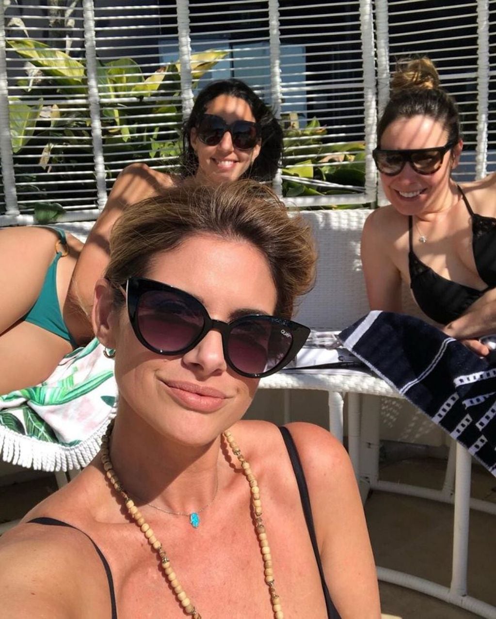 Alessandra Rampolla posó en la pileta con dos amigas y las redes estallaron (Foto: Instagram)